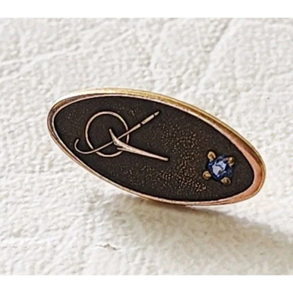Vintage McDonnell Douglas Aircraft Year Service Pin 1/10 10k